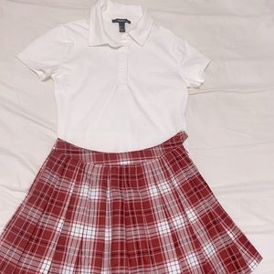 White buttoned shirt with medium sleeves.